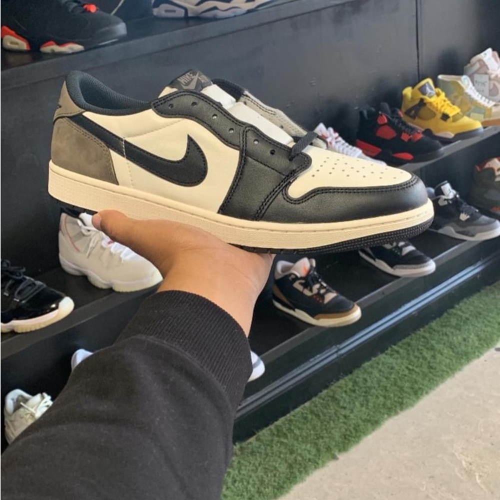 Nike Black and White Sneakers